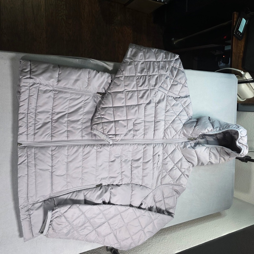 Columbia Womens Quilted Hooded Puffer Jacket Light Grey Size Small